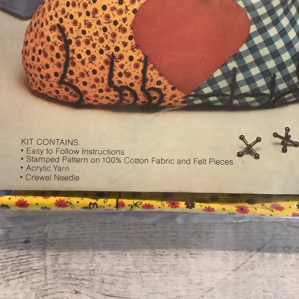 Avon Creative Needlecraft Love N Stuff Pillow Making Kit Calico Dog & Cat